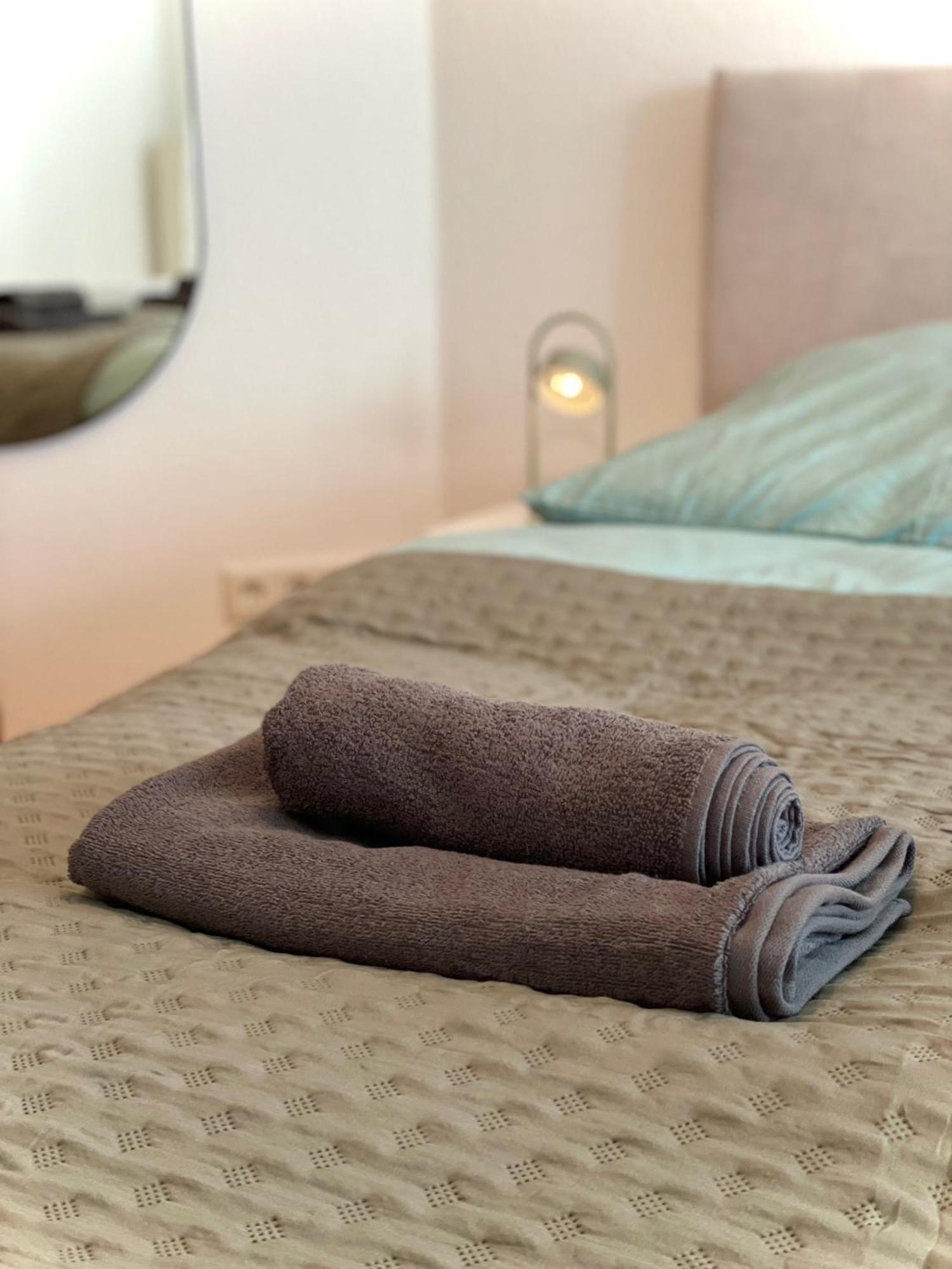 110Qm - 4 Zimmer - Privat Parkplatz - Zentral - Balkon - Mallibase Apartments Kassel Ngoại thất bức ảnh