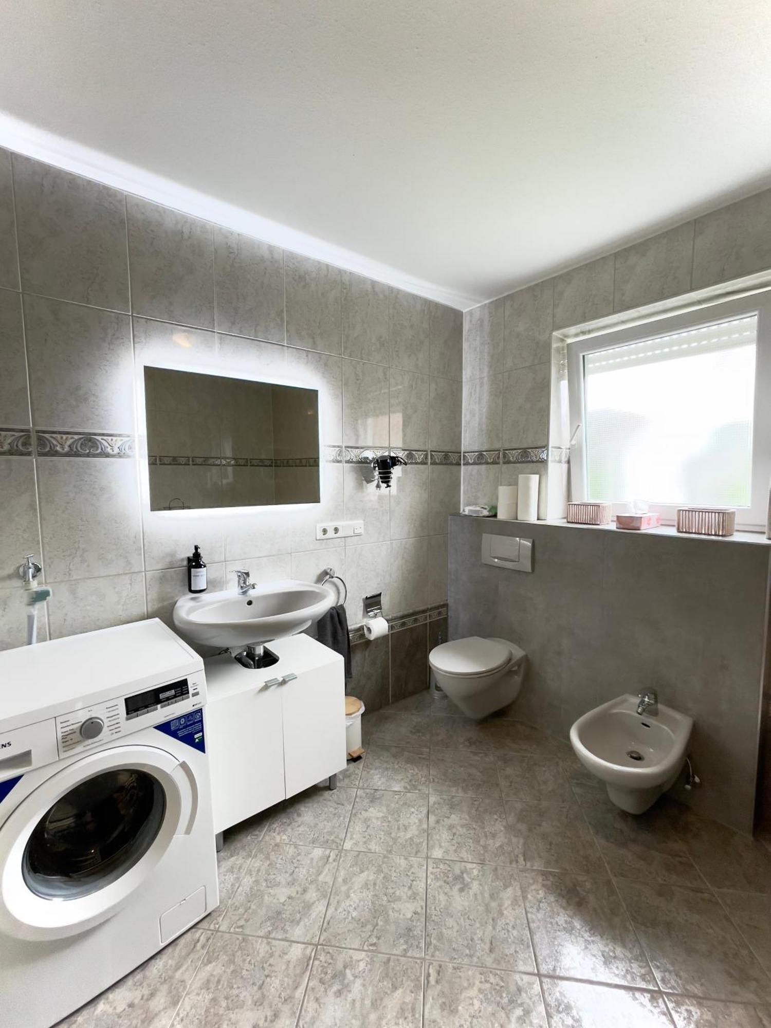 110Qm - 4 Zimmer - Privat Parkplatz - Zentral - Balkon - Mallibase Apartments Kassel Ngoại thất bức ảnh